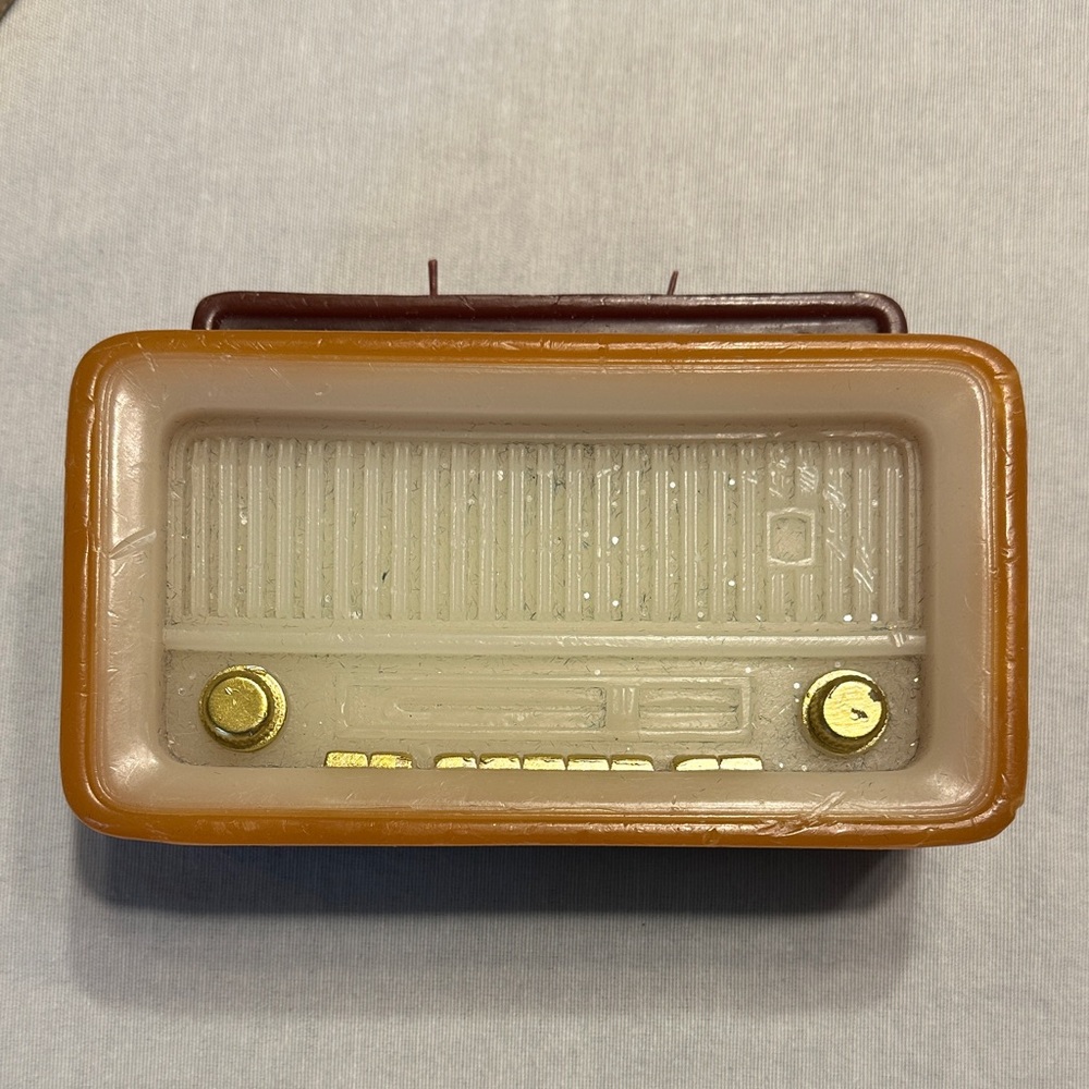 NWT, Hearth & Hand Retro Radio Figural Candle, 2 wicks - Picture 1 of 7